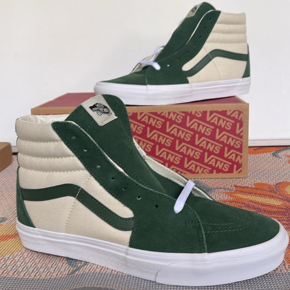 Vans Men’s Sk8-Hi Canvas/Suede Mountain Vie
VN0007NSBD6
Sneakers - Picture 15 of 16
